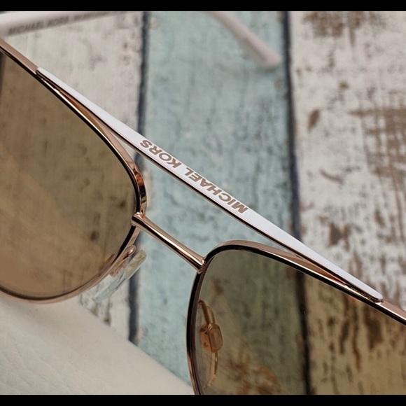 MK rose gold shade - Picture 2 of 8